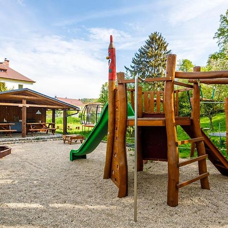 Penzion, Restaurant Gloria Chrastava Luaran gambar
